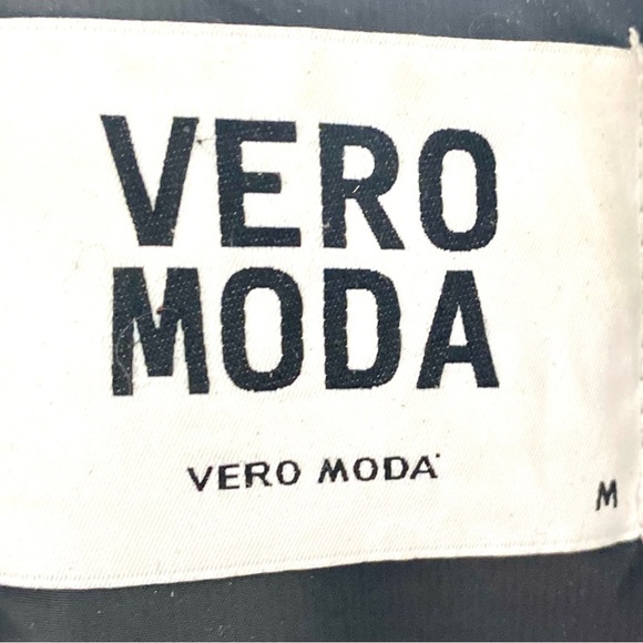 Vero Moda Women’s Puffer Jacket Size M - Picture 3 of 3
